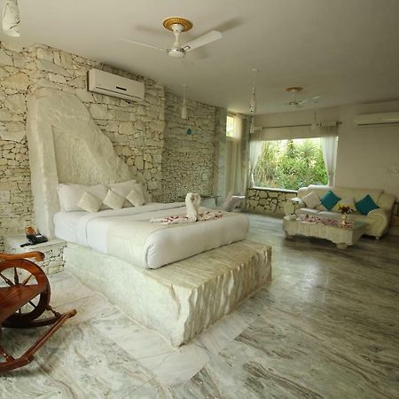 โลหะการ์ ฟอร์ต รีสอร์ต Hotel Kukas ภายนอก รูปภาพ