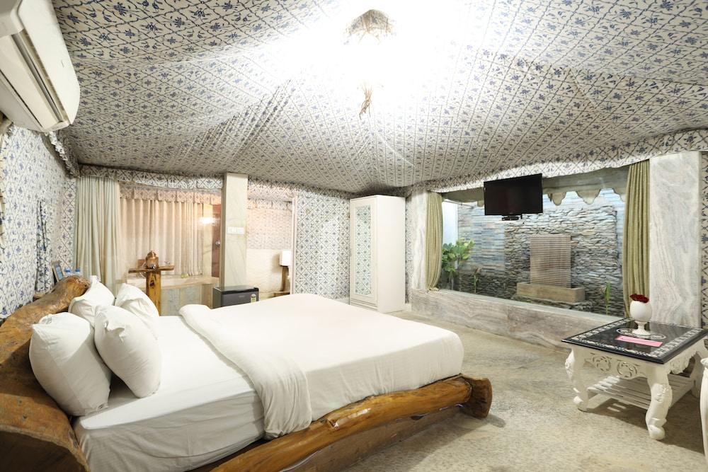 โลหะการ์ ฟอร์ต รีสอร์ต Hotel Kukas ภายนอก รูปภาพ