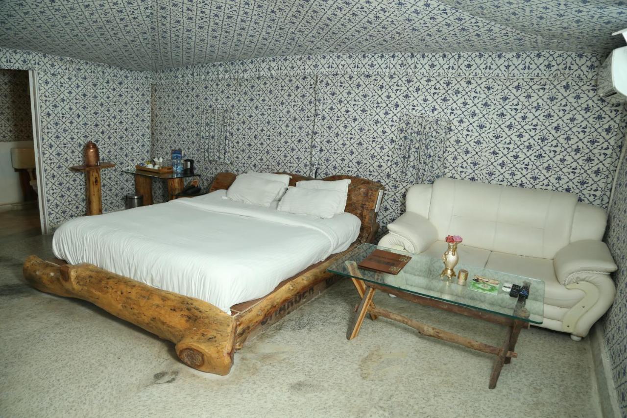 โลหะการ์ ฟอร์ต รีสอร์ต Hotel Kukas ภายนอก รูปภาพ