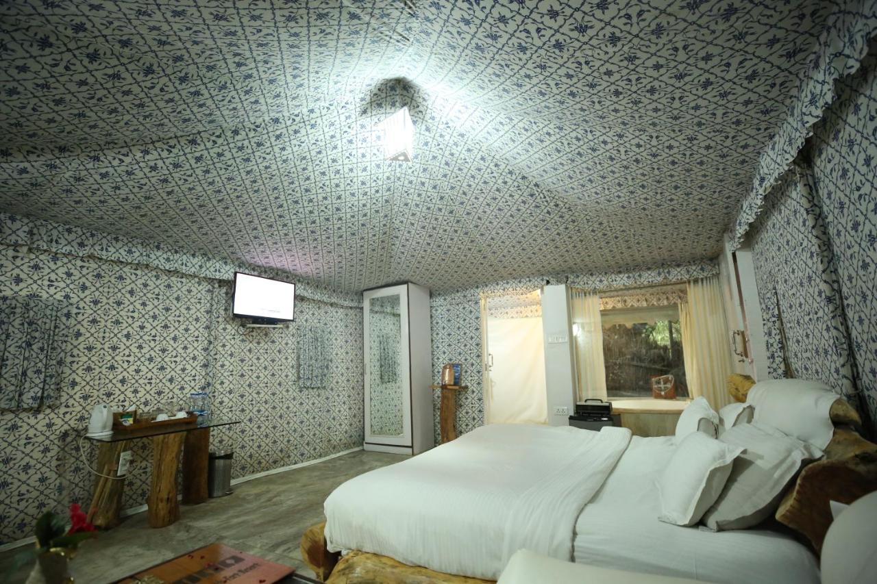 โลหะการ์ ฟอร์ต รีสอร์ต Hotel Kukas ภายนอก รูปภาพ
