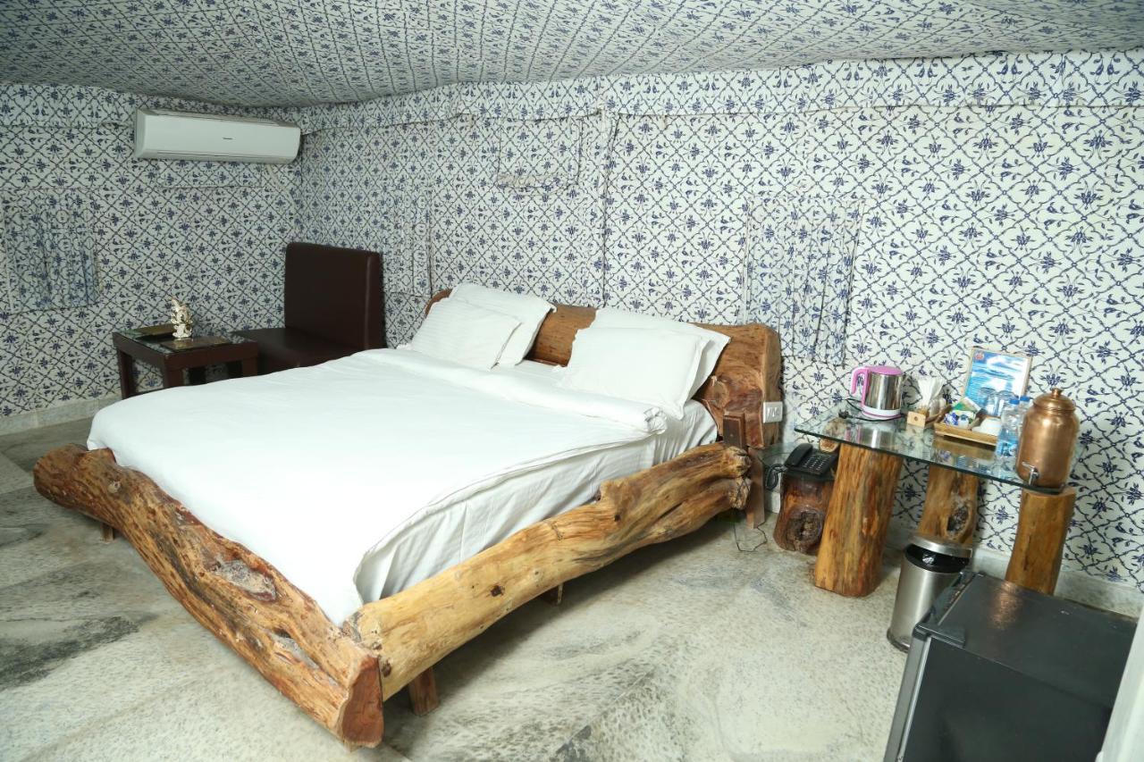 โลหะการ์ ฟอร์ต รีสอร์ต Hotel Kukas ภายนอก รูปภาพ