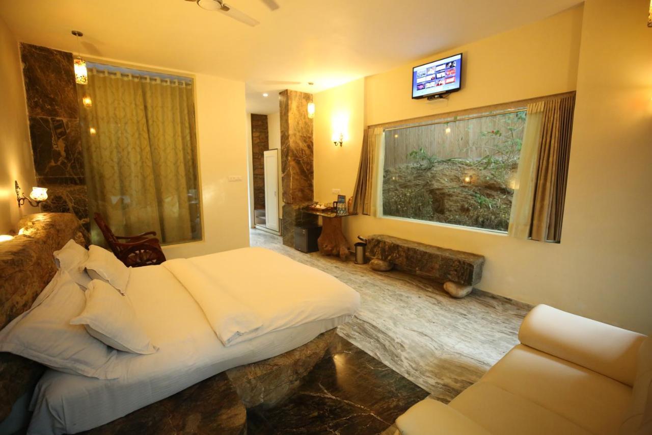 โลหะการ์ ฟอร์ต รีสอร์ต Hotel Kukas ภายนอก รูปภาพ