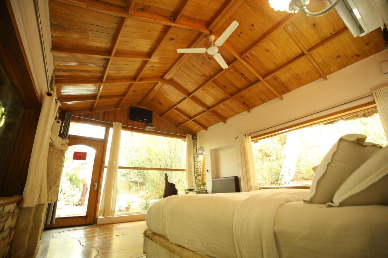 โลหะการ์ ฟอร์ต รีสอร์ต Hotel Kukas ภายนอก รูปภาพ