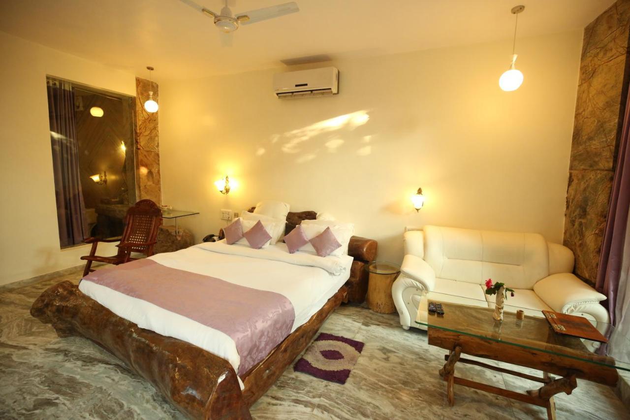 โลหะการ์ ฟอร์ต รีสอร์ต Hotel Kukas ภายนอก รูปภาพ