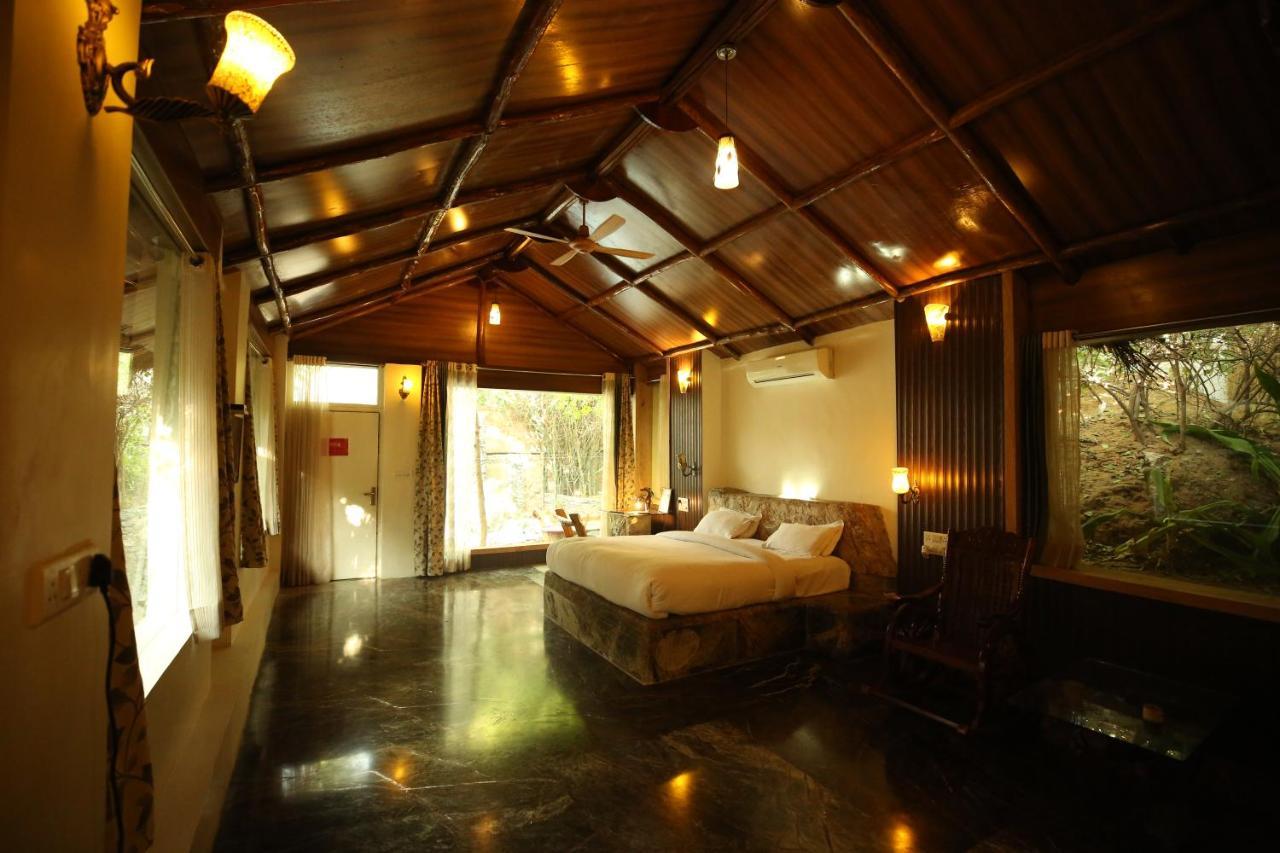 โลหะการ์ ฟอร์ต รีสอร์ต Hotel Kukas ภายนอก รูปภาพ