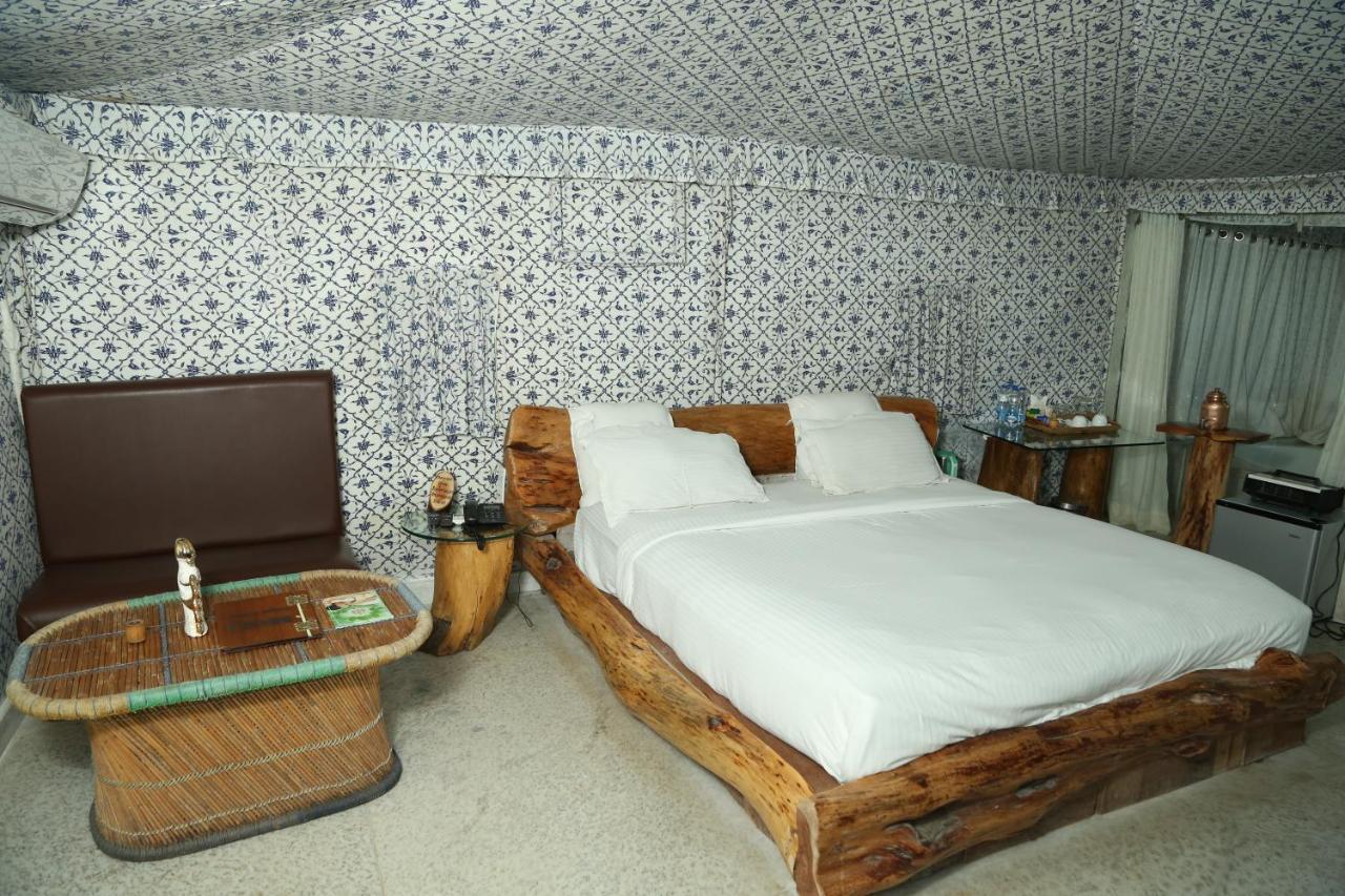 โลหะการ์ ฟอร์ต รีสอร์ต Hotel Kukas ภายนอก รูปภาพ