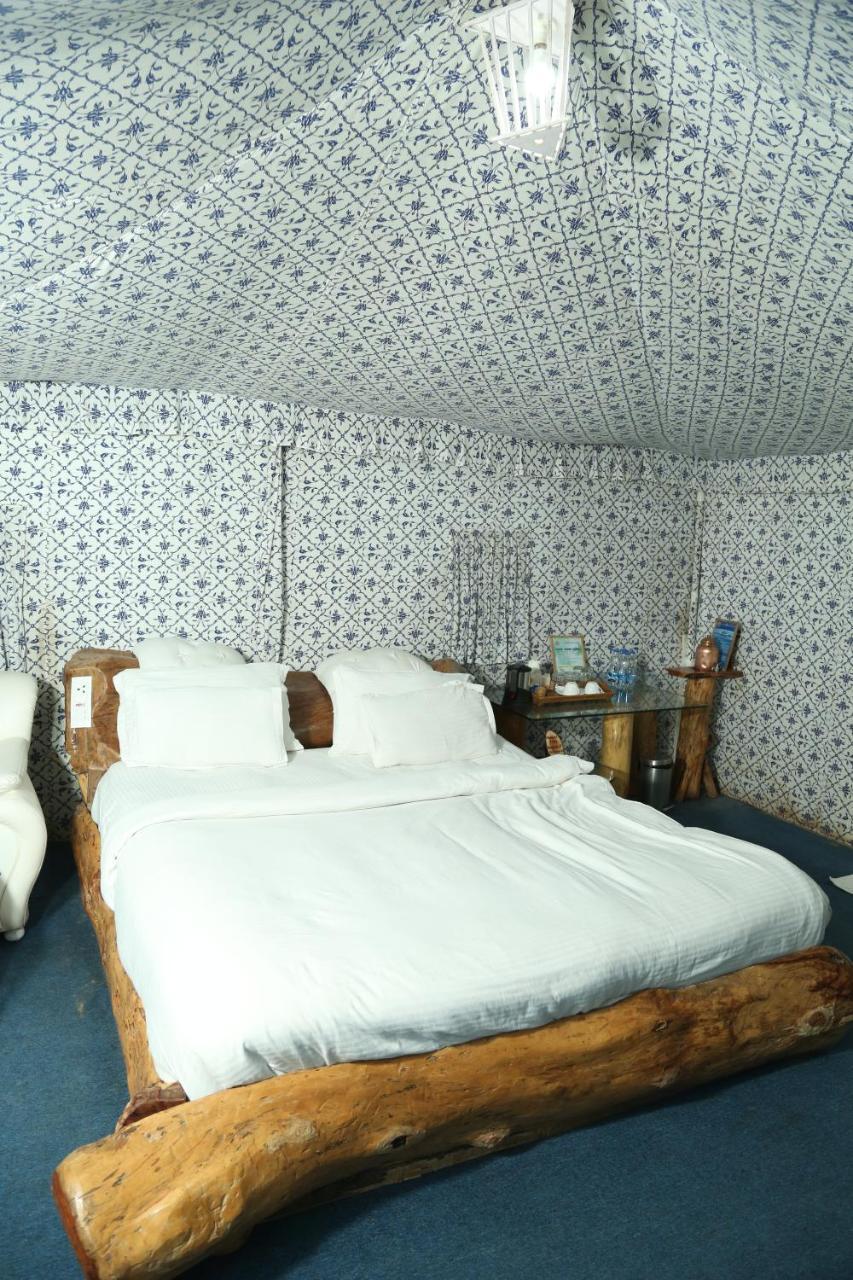 โลหะการ์ ฟอร์ต รีสอร์ต Hotel Kukas ภายนอก รูปภาพ